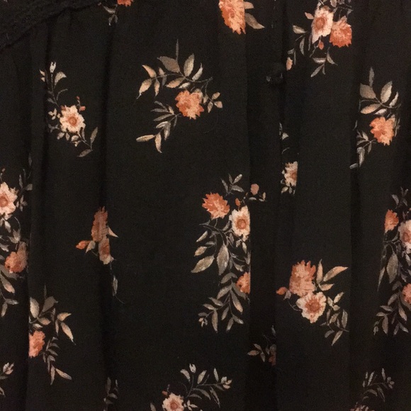 Floral Black Blouse - Picture 6 of 7